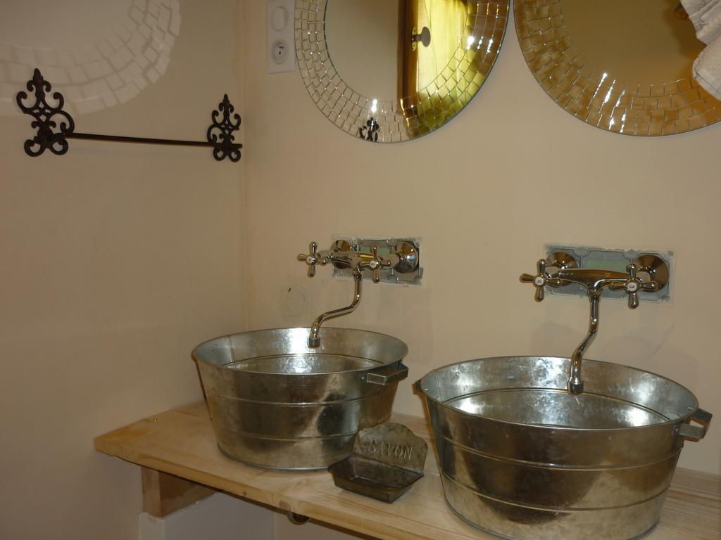 Villa La Fontaine Des Noyers Saint-Saturnin-lès-Apt Habitación foto